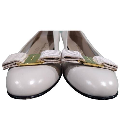 Salvatore Ferragamo Cream Leather Iconic Vara Pumps, Size 6 - Picture 2 of 7
